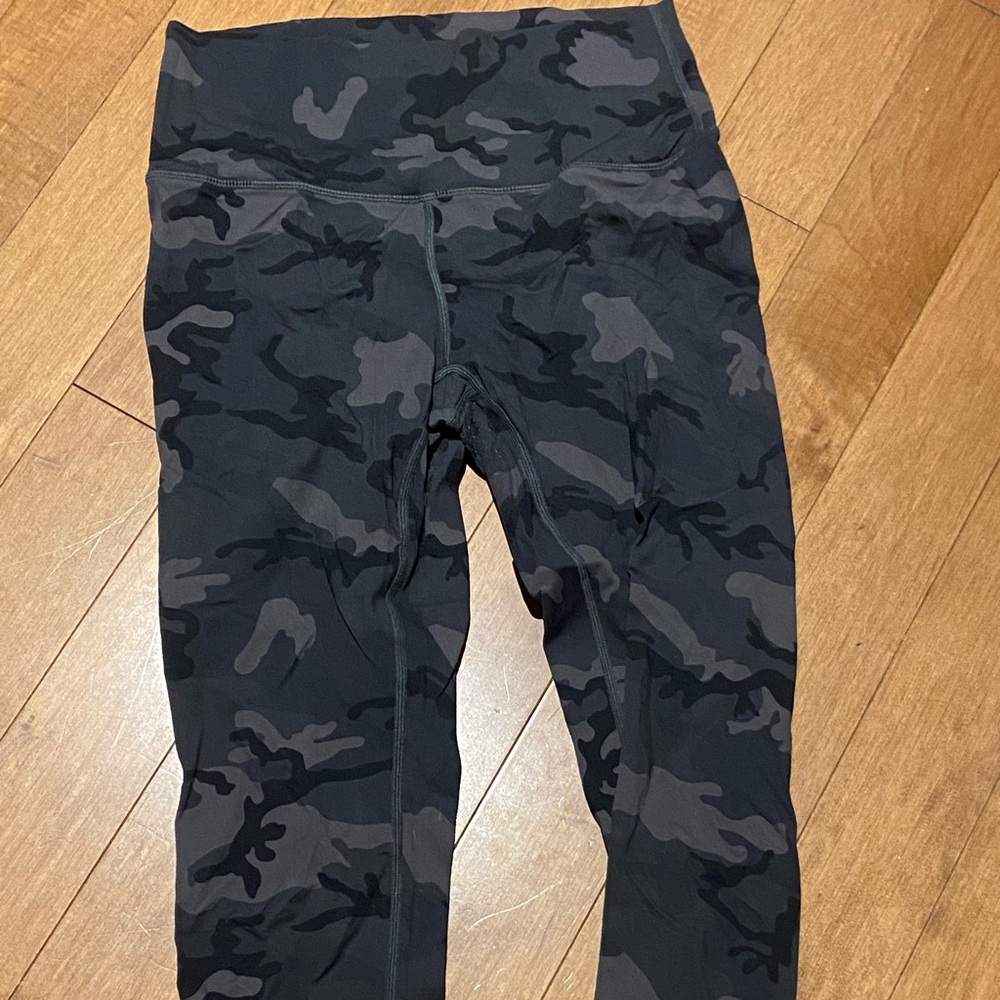 Zyia camo capri tights
